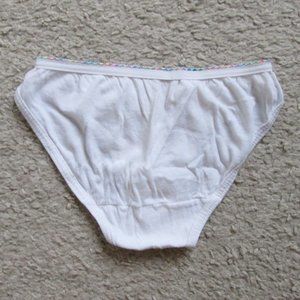 HANES WHITE GIRLS UNDERWEAR WITH RAINBOW HEART ELASTIC BAND SZ 6